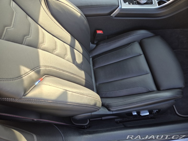 BMW 8 M850i,Čr,laser,karbon 2021