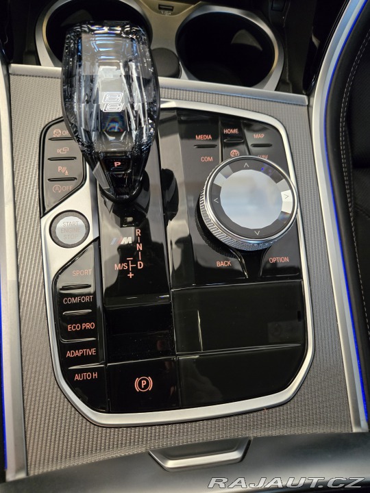 BMW 8 M850i,Čr,laser,karbon 2021