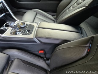 BMW 8 M850i,Čr,laser,karbon 2021