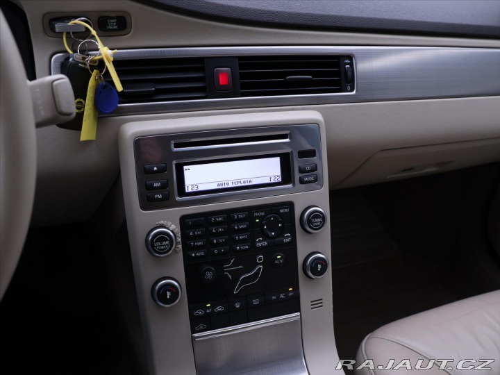 Volvo V70 2,4 D4 120 kW Kinetic 2007