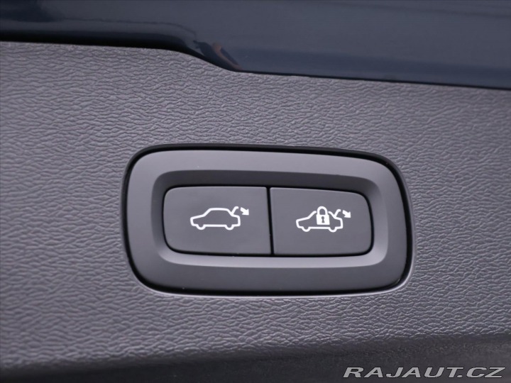 Volvo V60 2,0 B4 145kW Aut. CZ 1.Ma 2024