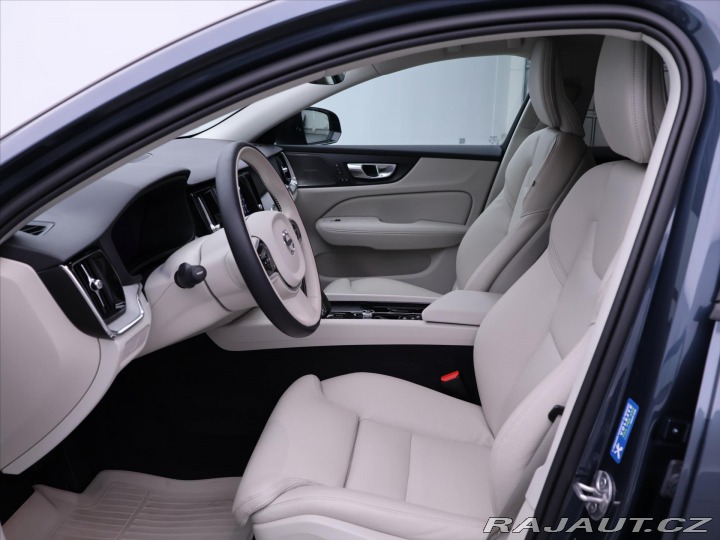 Volvo V60 2,0 B4 145kW Aut. CZ 1.Ma 2024