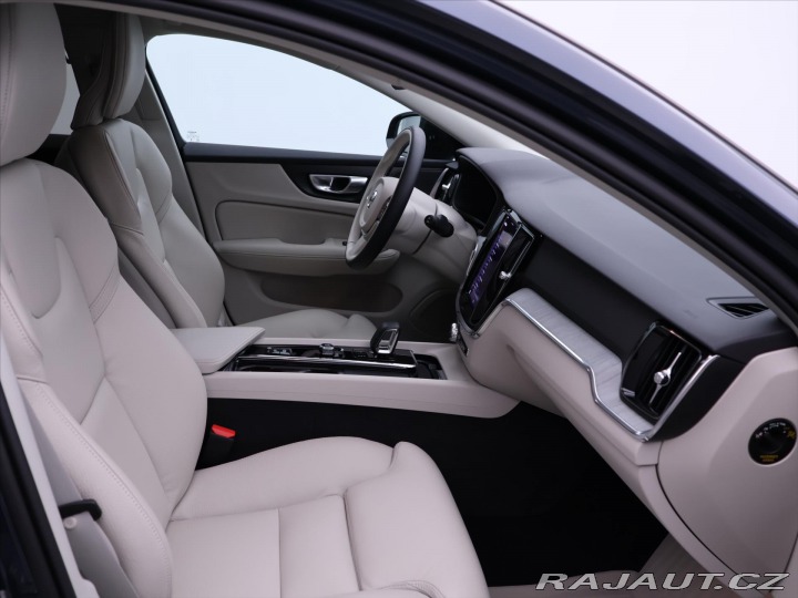 Volvo V60 2,0 B4 145kW Aut. CZ 1.Ma 2024