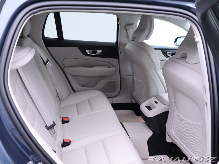 Volvo V60 2,0 B4 145kW Aut. CZ 1.Ma 2024