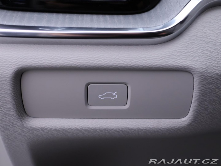 Volvo V60 2,0 B4 145kW Aut. CZ 1.Ma 2024