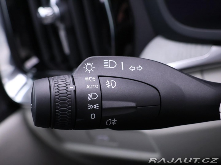 Volvo V60 2,0 B4 145kW Aut. CZ 1.Ma 2024