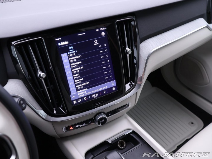 Volvo V60 2,0 B4 145kW Aut. CZ 1.Ma 2024