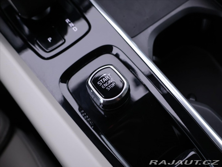 Volvo V60 2,0 B4 145kW Aut. CZ 1.Ma 2024