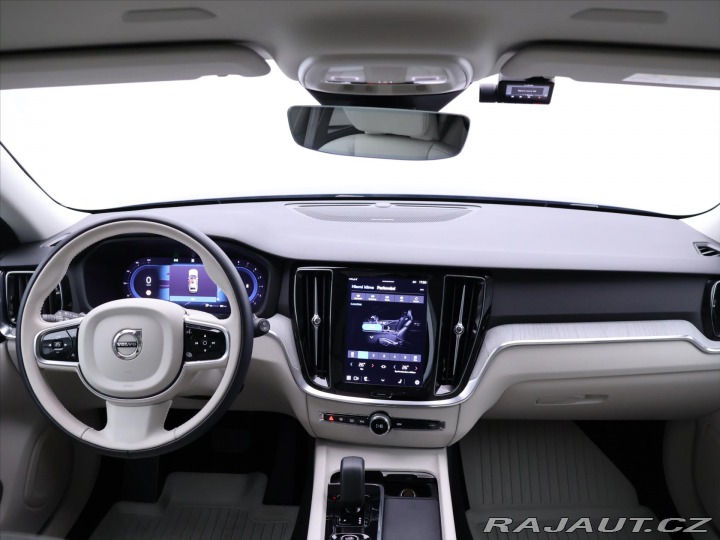 Volvo V60 2,0 B4 145kW Aut. CZ 1.Ma 2024