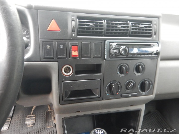 Volkswagen Transporter 2.5 TDI, BUS, 9 MÍST, TAŽ 2002