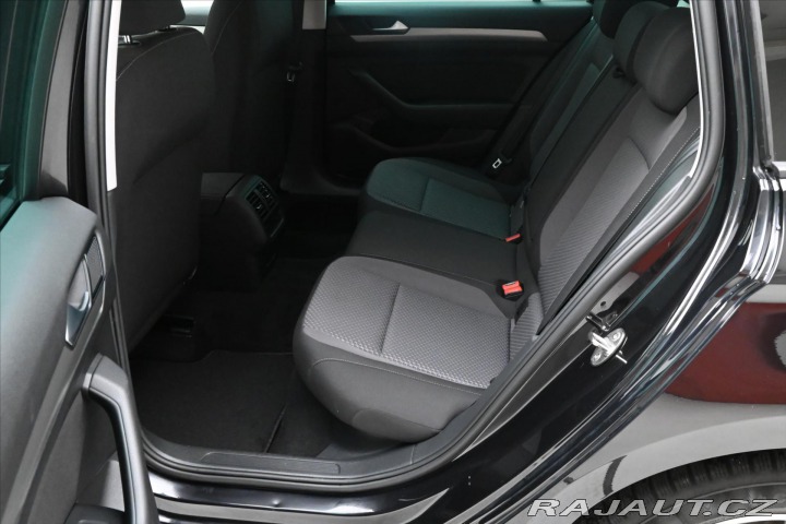 Volkswagen Passat 2,0 TDI 110 kW DSG Navi Z 2022