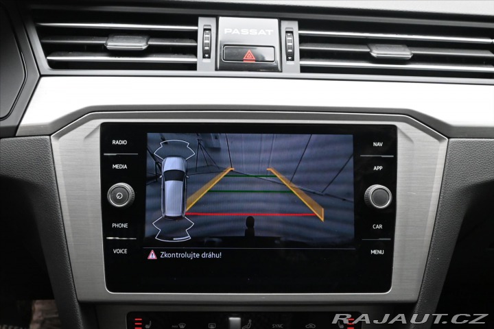 Volkswagen Passat 2,0 TDi 110kW DSG NAVI Zá 2022