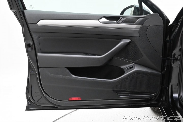 Volkswagen Passat 2,0 TDi 110kW DSG NAVI Zá 2022