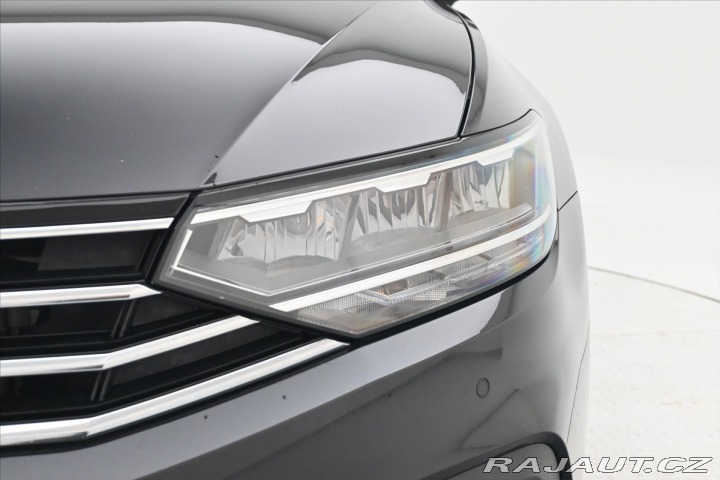 Volkswagen Passat 2,0 TDi 110kW DSG NAVI Zá 2022
