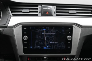 Volkswagen Passat 2,0 TDi 110kW DSG NAVI Zá 2022