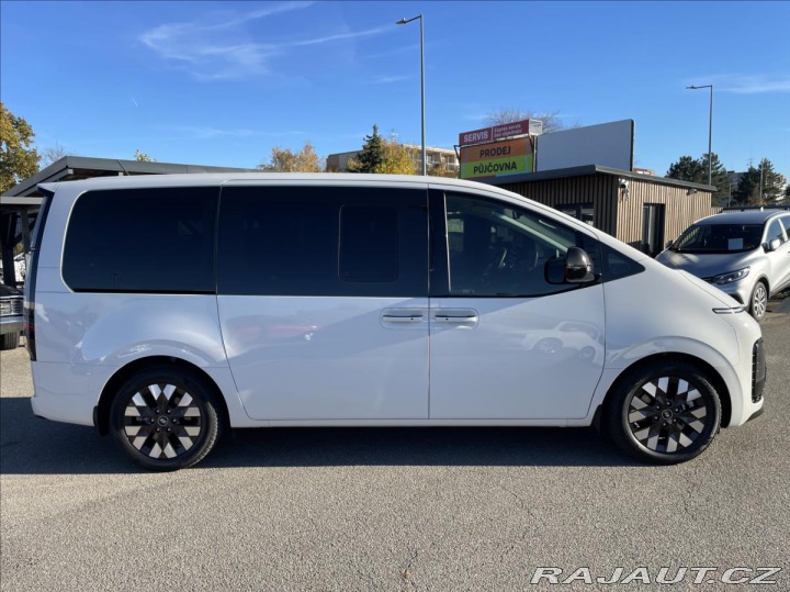 Hyundai Staria 2,2 CRDi Luxury DCT REZER 2022