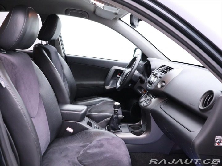 Toyota RAV4 2,2 D-4D 110kW LUX CZ 2011