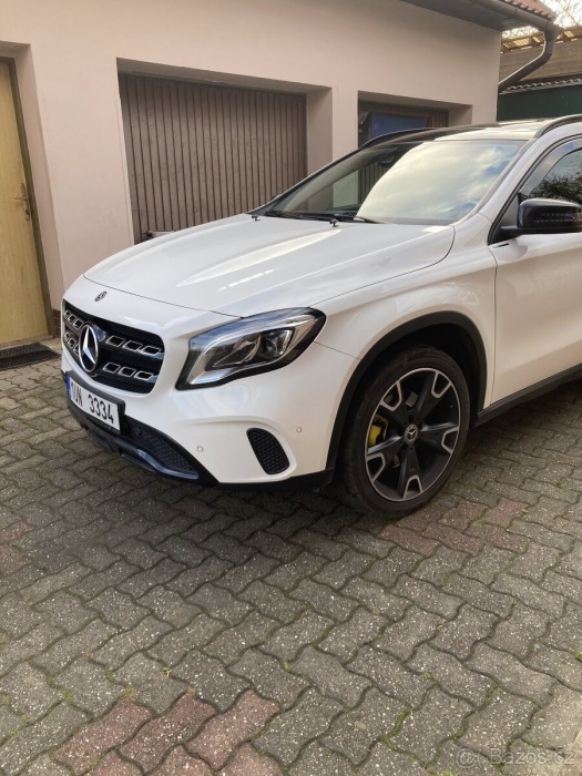 Mercedes-Benz GLA 2,2   220 4 Matic