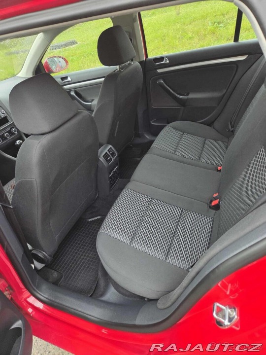 Volkswagen Golf 1,6   TDI 2011