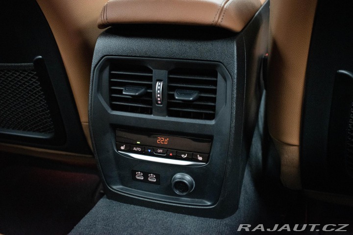 BMW 3 330i REZERVACE 2020