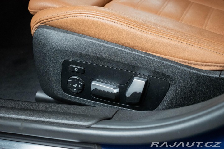 BMW 3 330i REZERVACE 2020