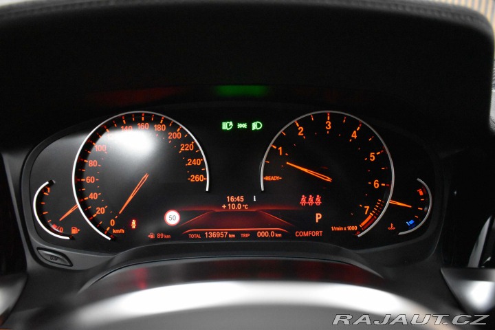 BMW 3 330i REZERVACE 2020