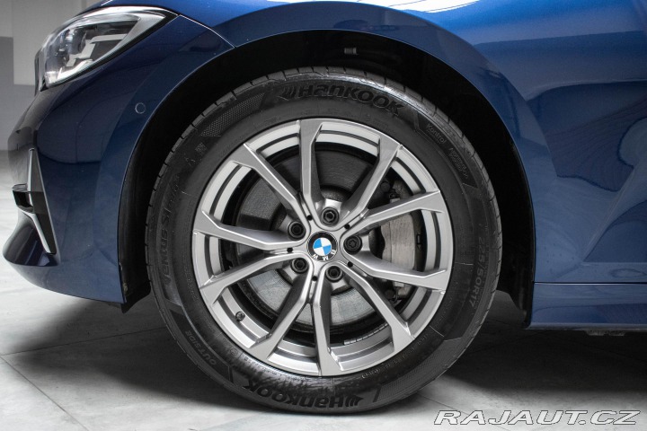 BMW 3 330i REZERVACE 2020