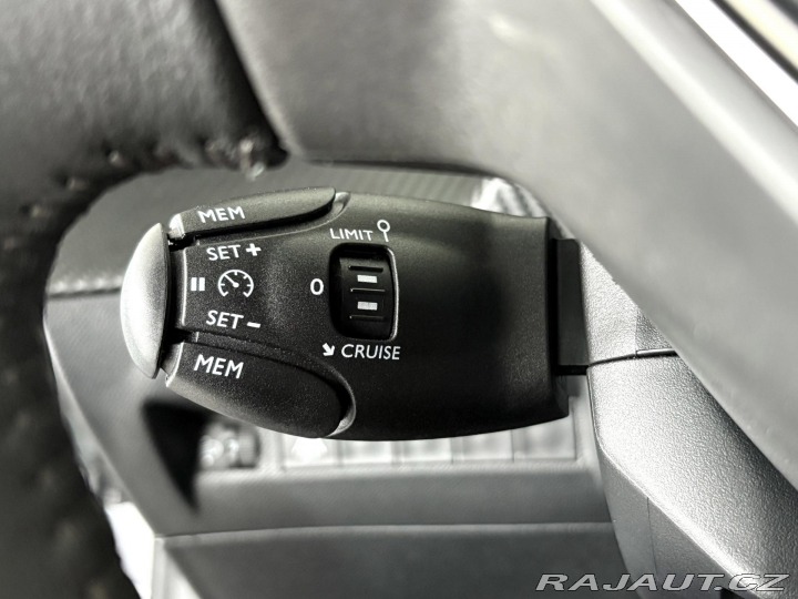 Peugeot 2008 1,2PT 130*Kamera*REZERVAC 2023