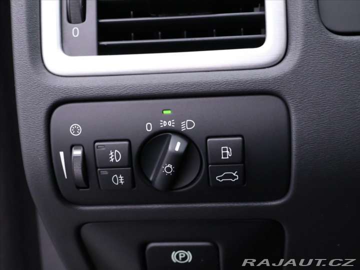 Volvo Ostatní modely 2,4 D5 158 kW Summum 2013