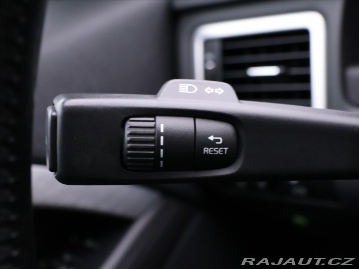 Volvo V70 2,4 D5 158 kW Summum 2013