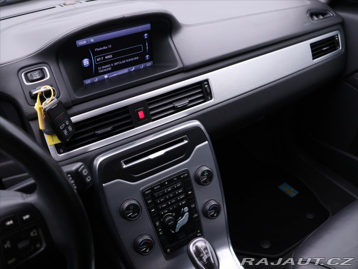 Volvo V70 2,4 D5 158 kW Summum 2013