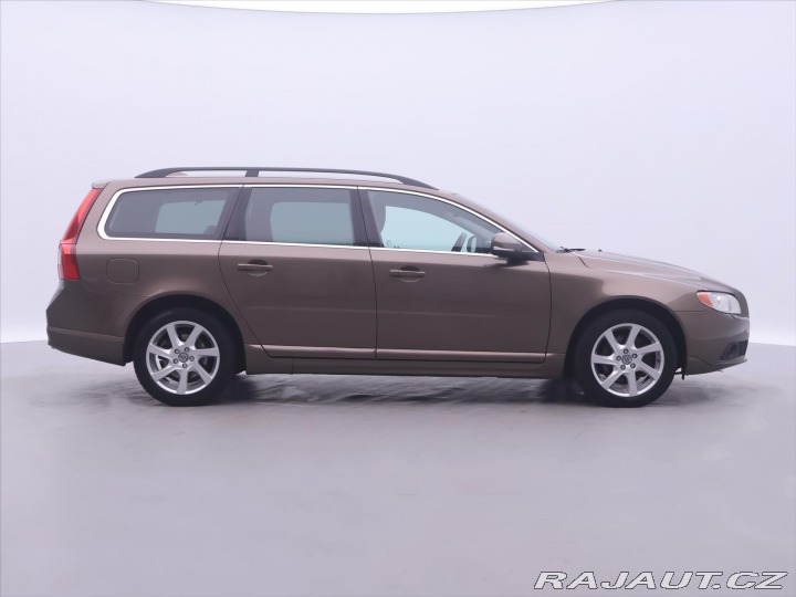 Volvo V70 2,4 D5 158 kW Summum 2013