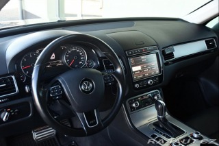 Volkswagen Touareg 3.0TDi V6 R-LINE 4M ACC T 2015