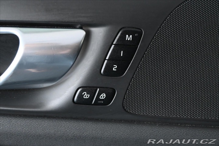 Volvo V60 2,0 B4 162 kW AT8 R-Desig 2022