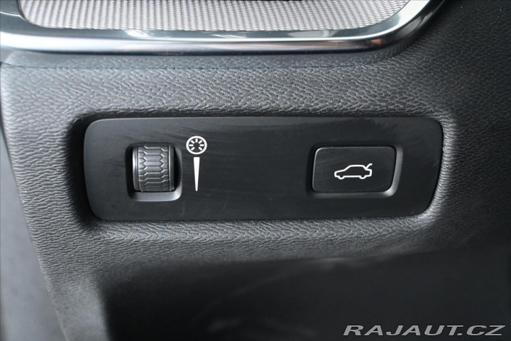 Volvo V60 2,0 B4 162 kW AT8 R-Desig 2022