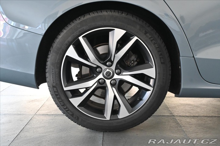 Volvo V60 2,0 B4 162 kW AT8 R-Desig 2022