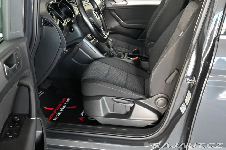 Volkswagen Touran 2,0 TDi 110 kW DSG 7/Míst 2021
