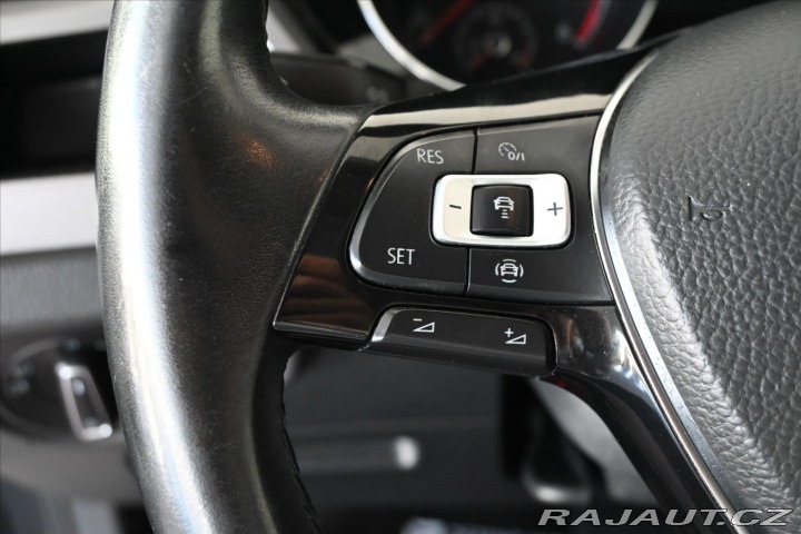 Volkswagen Touran 2,0 TDi 110 kW DSG 7/Míst 2021