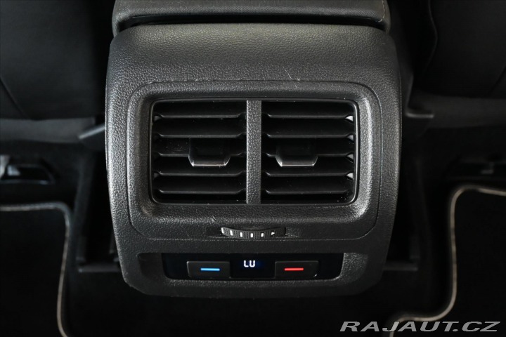 Volkswagen Touran 2,0 TDi 110 kW DSG 7/Míst 2021