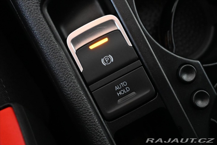 Volkswagen Touran 2,0 TDi 110 kW DSG 7/Míst 2021