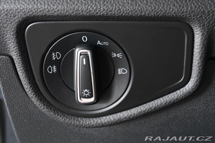 Volkswagen Touran 2,0 TDi 110 kW DSG 7/Míst 2021