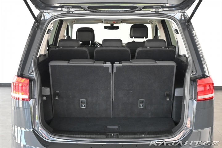 Volkswagen Touran 2,0 TDi 110 kW DSG 7/Míst 2021