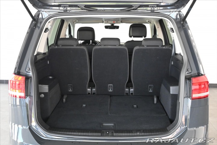 Volkswagen Touran 2,0 TDi 110 kW DSG 7/Míst 2021