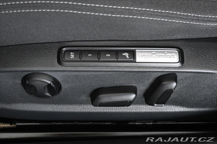 Volkswagen Passat 2,0 TDI 140 kW DSG Busine 2020