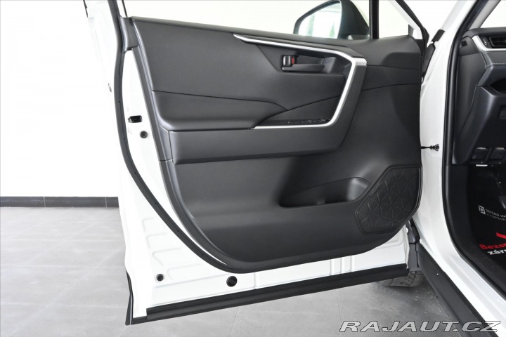Toyota RAV4 2,0 VVT-iE 130 kW Navi Co 2021