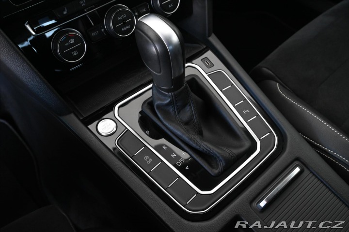 Volkswagen Passat 2,0 TDI 110 kW DSG ELEGAN 2020