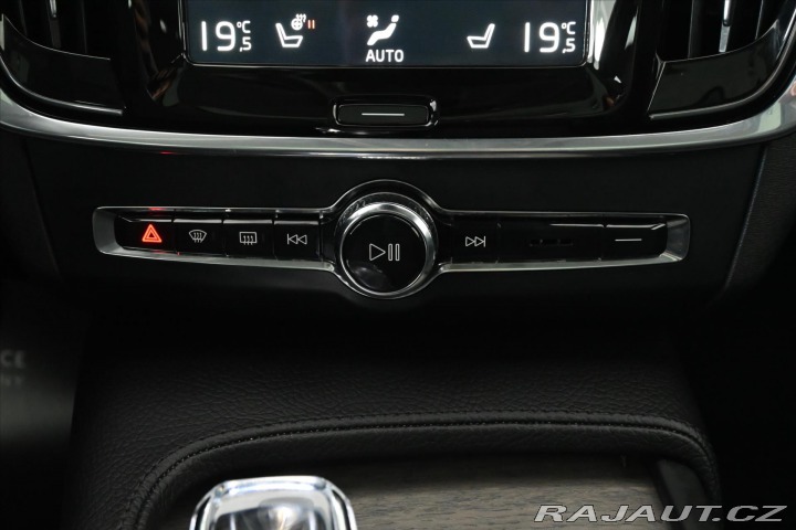 Volvo S90 2,0 B4 145 kW AT/8 INSCRI 2021