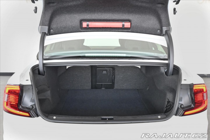 Volvo S90 2,0 B4 145 kW AT/8 INSCRI 2021