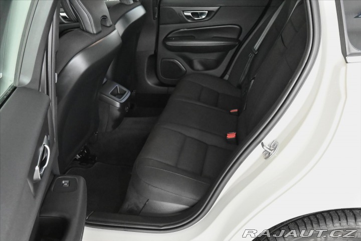 Volvo V60 2,0 B4 MHEV 145kW AT8*Mom 2022