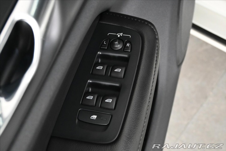 Volvo V60 2,0 B4 MHEV 145kW AT8*Mom 2022